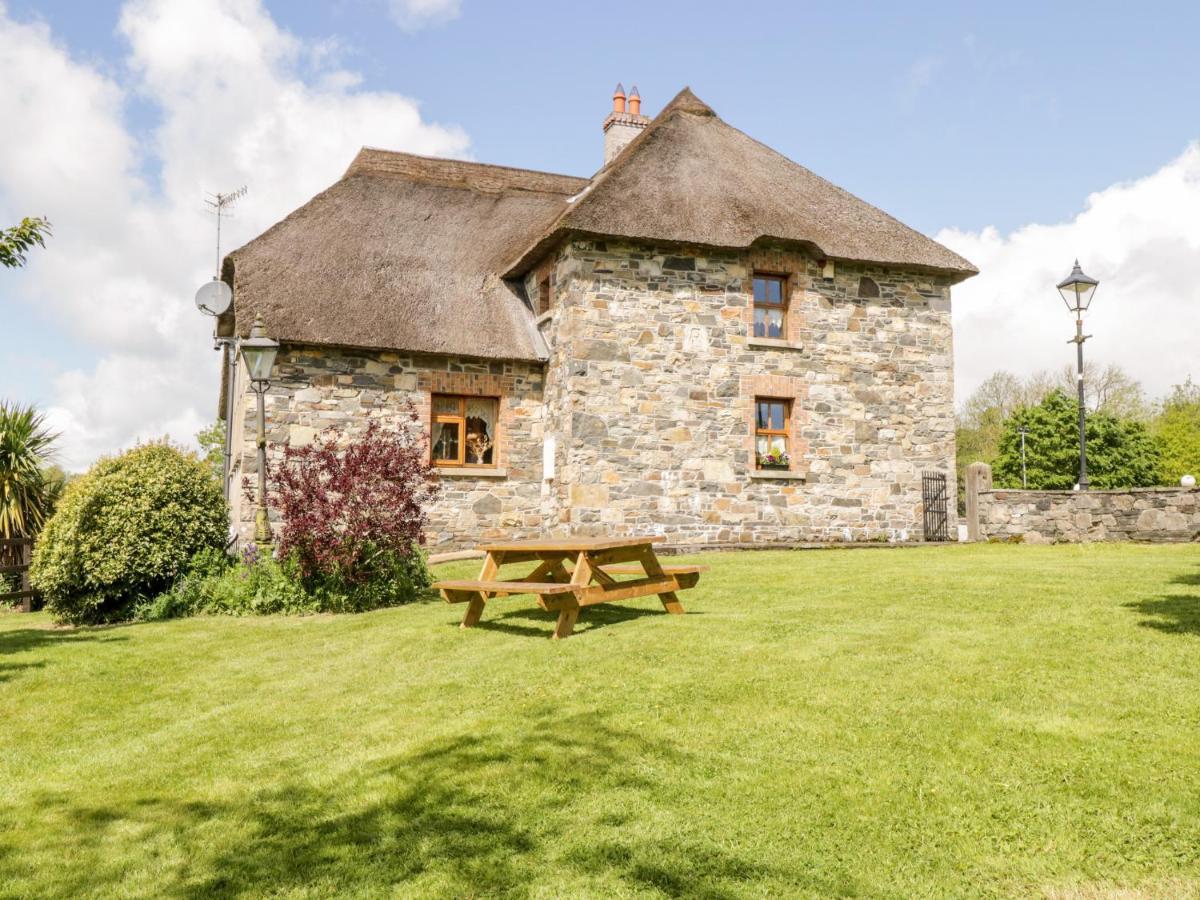 An Maide Ban Cootehill Exterior photo