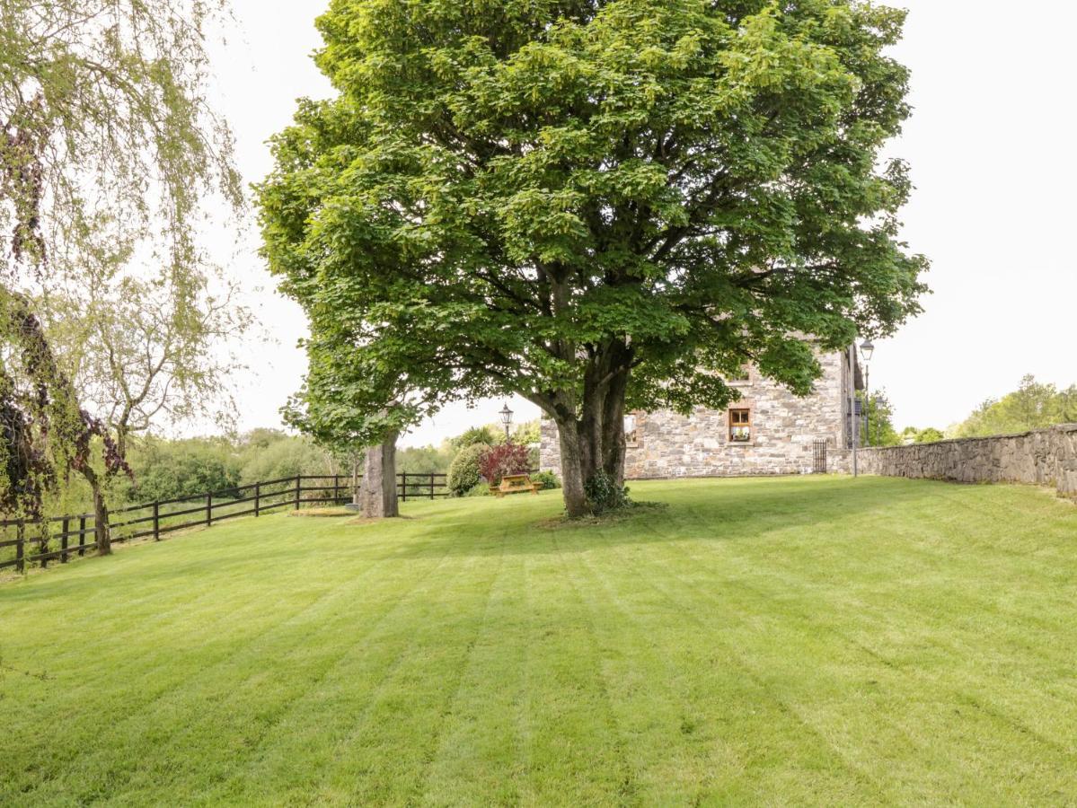 An Maide Ban Cootehill Exterior photo