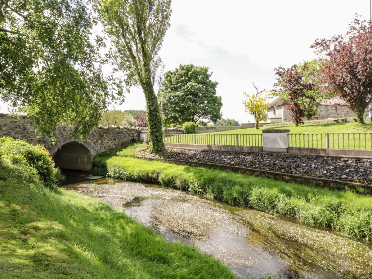 An Maide Ban Cootehill Exterior photo